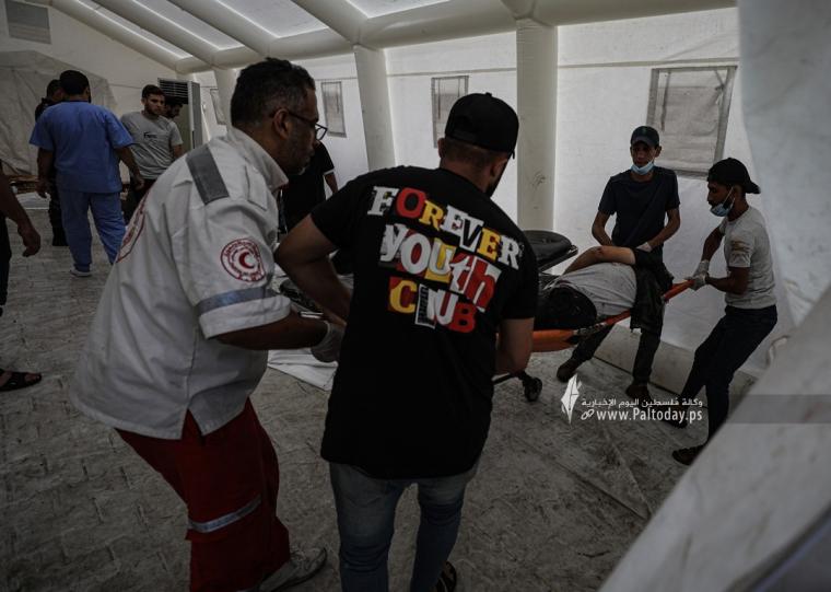 شهداء واصابات لمجمع الشفاء الطبي  مع تواصل القصف الصهيوني على مدينة غزة (12).JPG