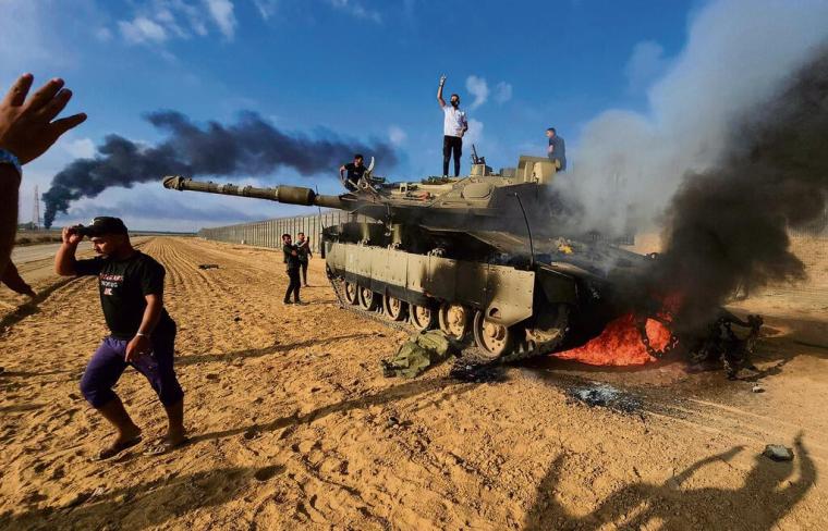 إحراق دبابة تابعة لجيش الاحتلال الاسرائيلي في غزة