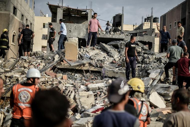 قصف أحد المنازل بغزة