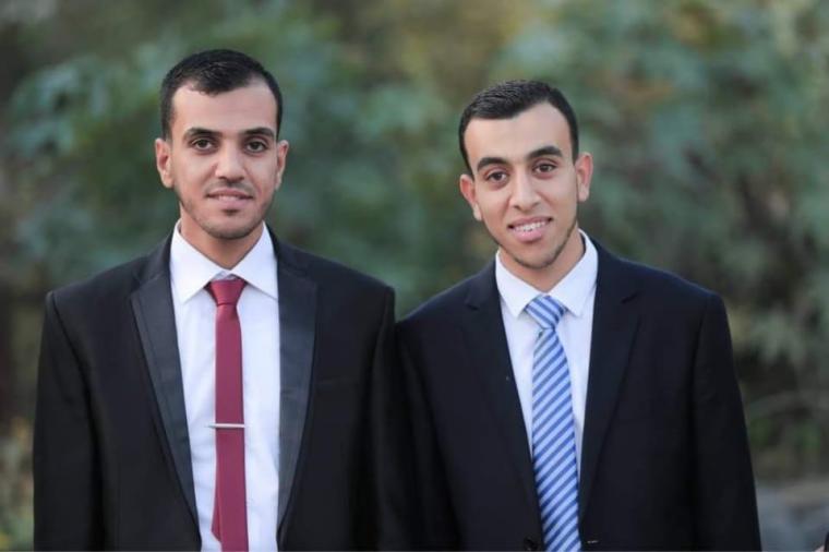الشهيد حمزة مرتجى رفقة شهقيقه الشهيد ياسر مرتجى.jpeg