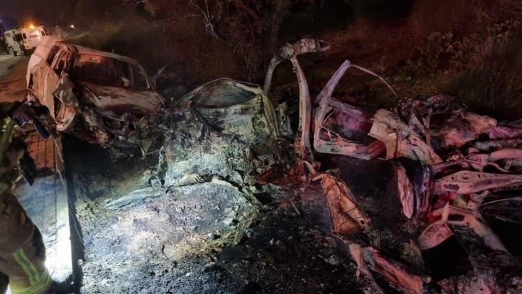 من مكان انفجار السيارة المفخخة قرب غوش عتصيون بالخليل