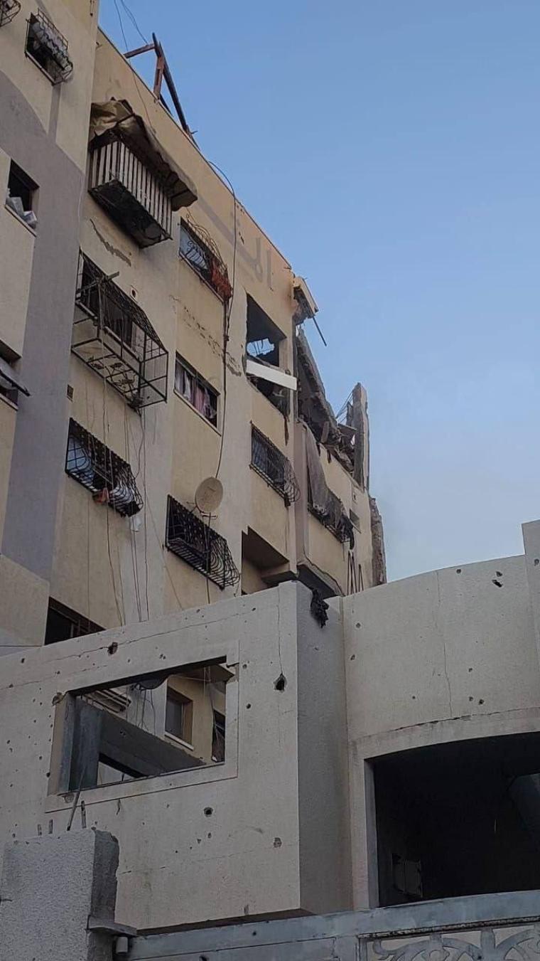 قصف شقة سكنية في مخيم جباليا شمال قطاع غزة