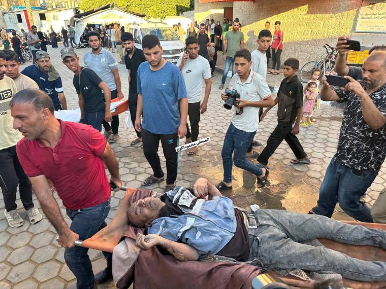 وصول شهيد من طواقم (الاونروا)  إلى مستشفى شهداء الاقصى بدير البلح