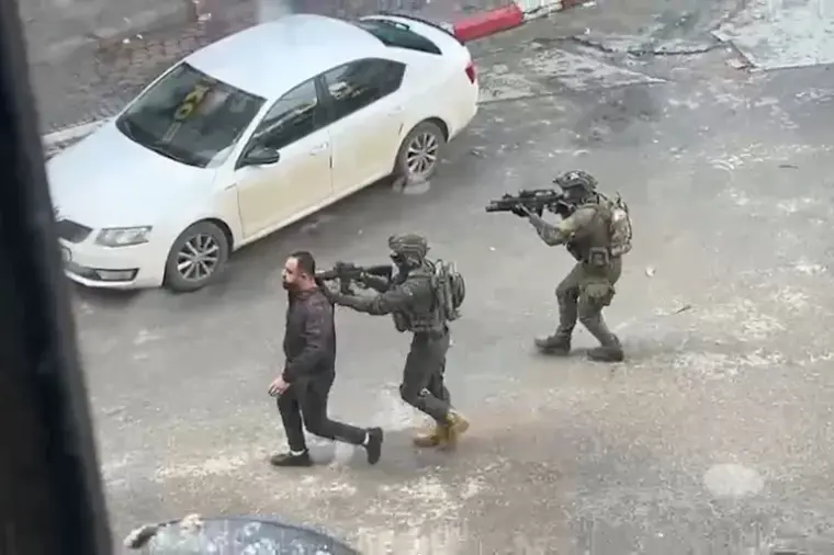 المدنيون دروع بشرية