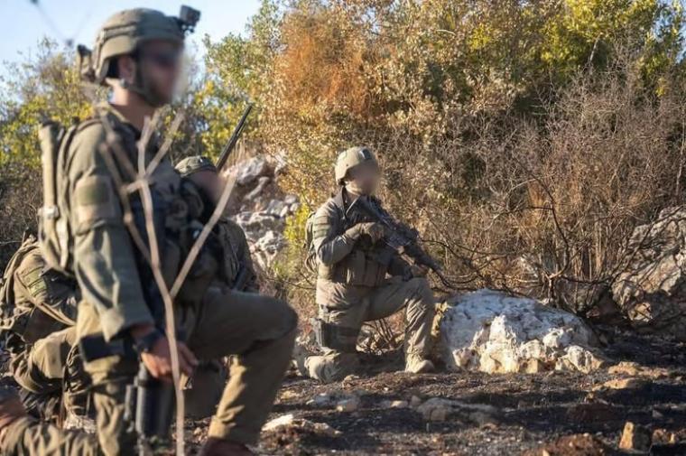 جنود من جيش الاحتلال خلال المعارك مع حزب الله بجنوب لبنان