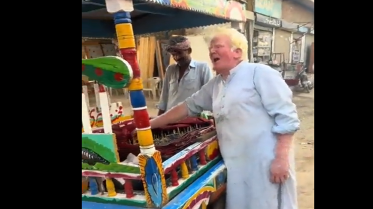 شبيه الرئيس الأمريكي دونالد ترامب
