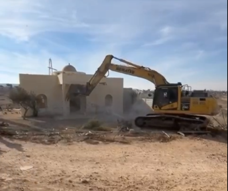 مسجد قرية أم الحيران "صورة من الفيديو"