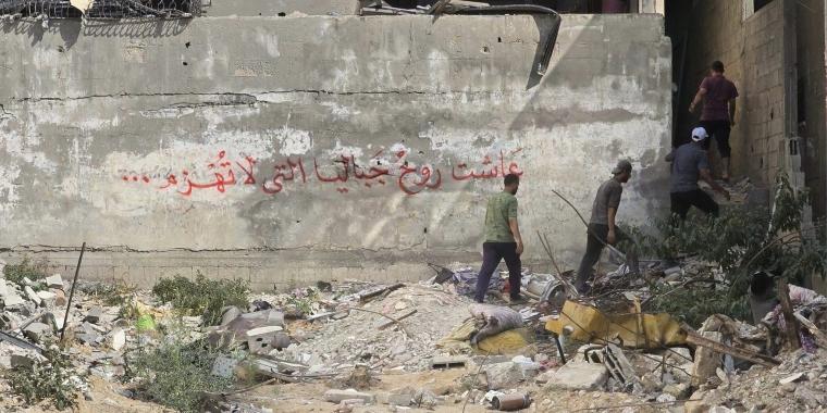 صورة من وسط الدمار في مخيم جباليا