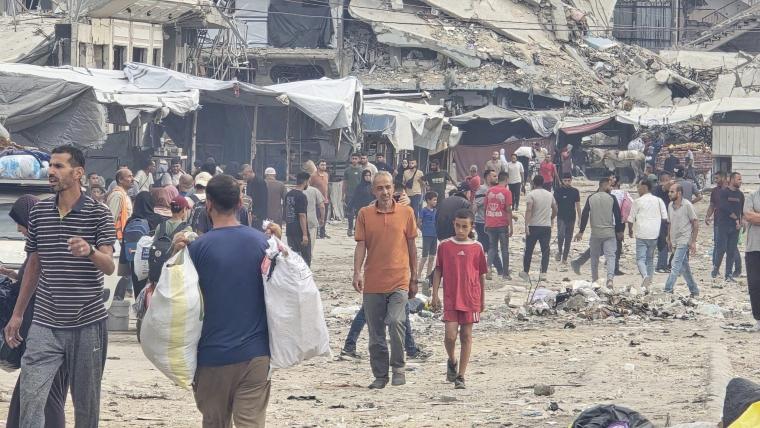 صورة لمواطنين أثناء نزوحهم من جباليا