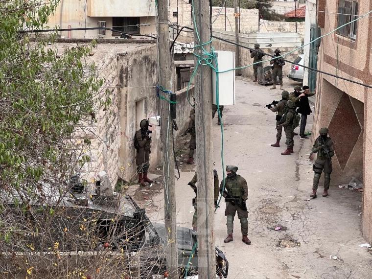 جنود الاحتلال بقرية حارس في سلفيت