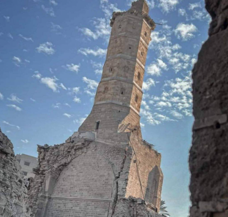 دمار في المسجد العمري