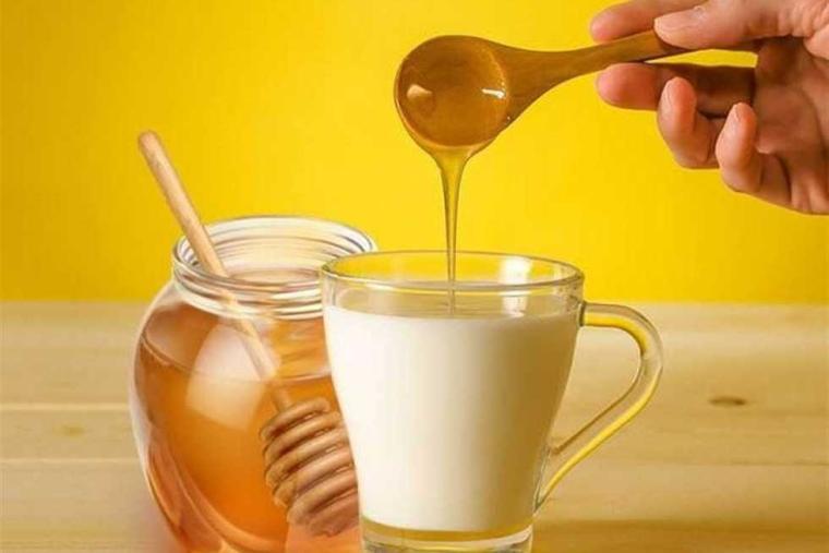 الحليب مع العسل