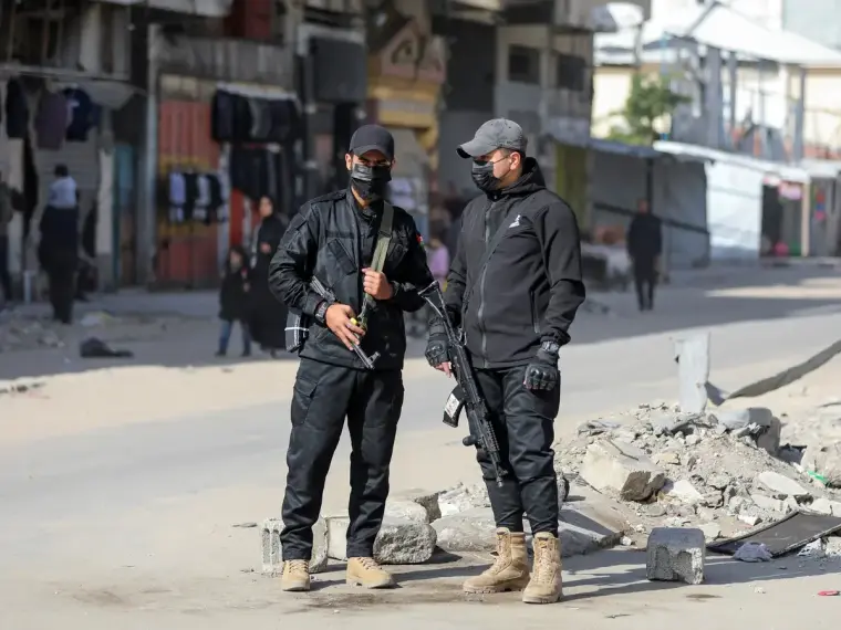 جانب من انتشار عناصر الشرطة بغزة بعد وقف إطلاق النار