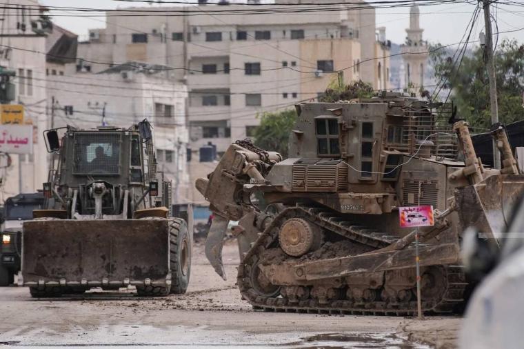 جرافات تقتحم مدينة جنين