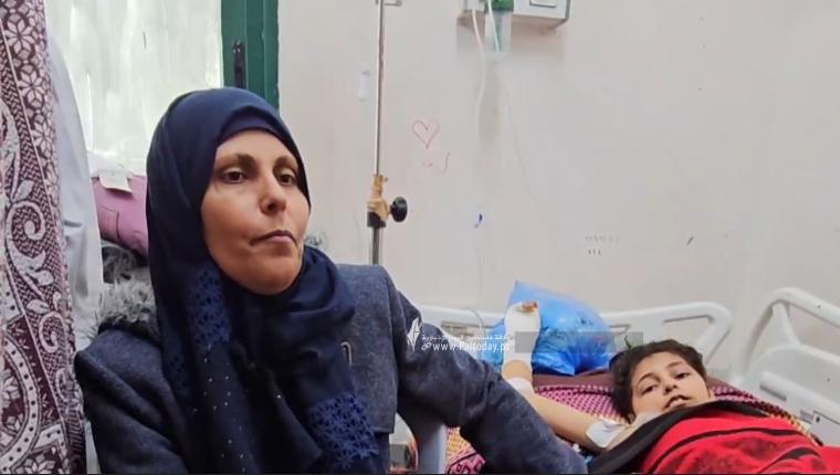 والدة الطفلة المصابة صبا ابو عابدة تتحدث عن معاناة ابنتها.jfif