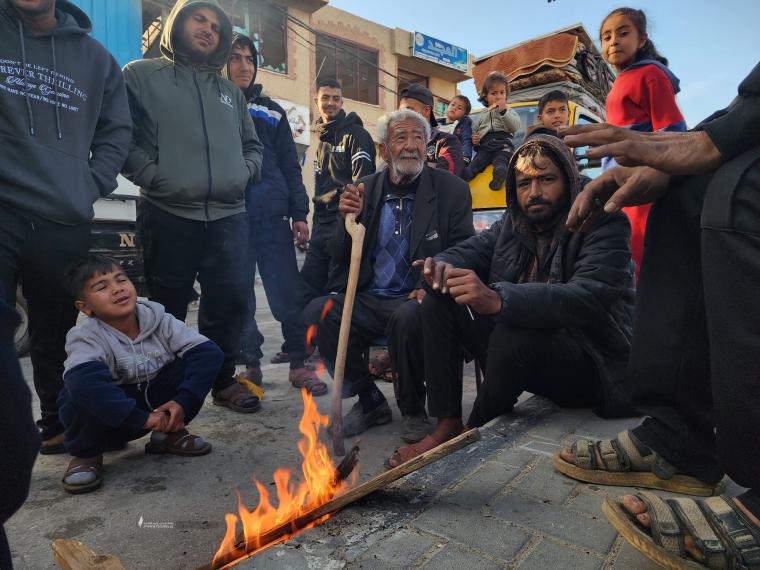 نازحون ينتظرون العدوة إلى غزة وشمالها (4).jpeg