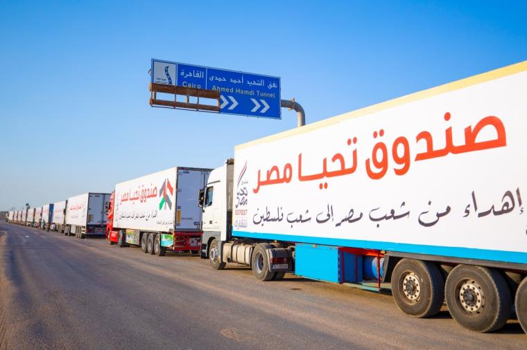 مساعدات مصرية إلى غزة