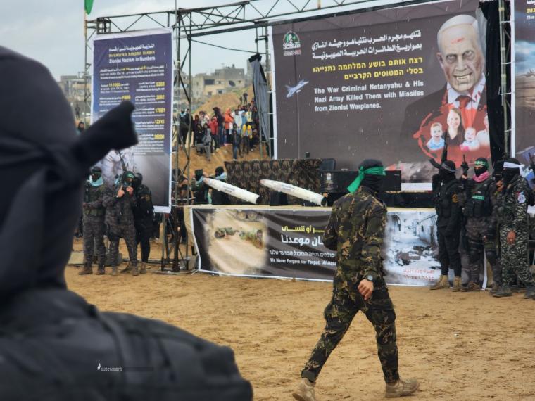 مشاهد تسليم جثامين أربعة إسرائيليين من خانيونس (14).jpeg