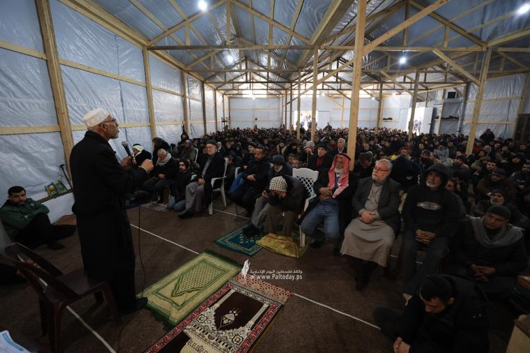 صلاة الجمعة في المسجد العمري (3).jpeg