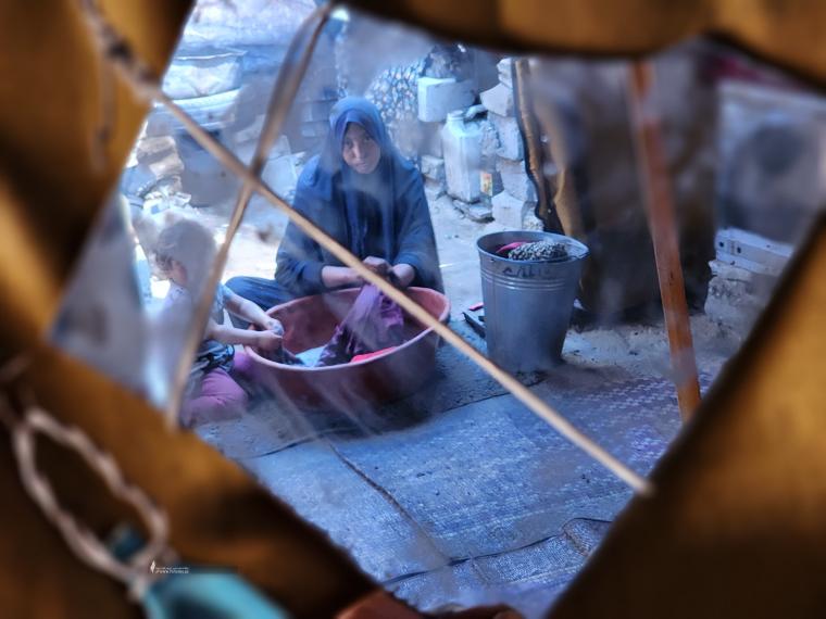 حياة قاسية يعيشها النازحون في مخيمات الإيواء بخانيونس نتيجة شح المياه (9).jpeg
