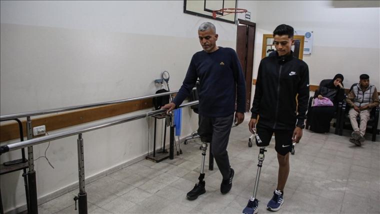 شاب بترت رجله بسبب القصف الإسرائيلي على غزة