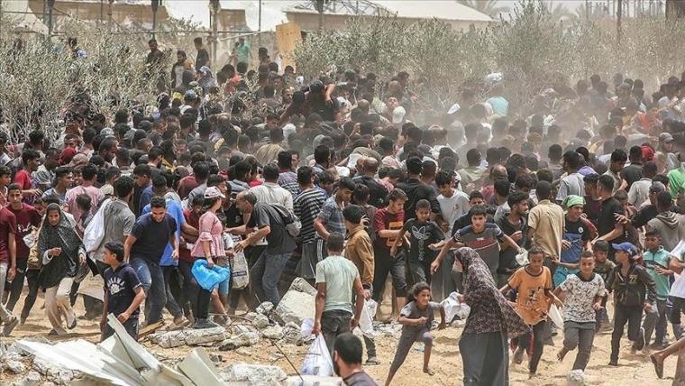 الإعلام الحكومي: 32 شهيداً في مجزرة المساعدات قرب نتساريم ورفح