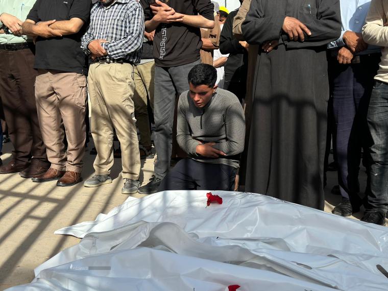 تشييع ١٠ شهداء في مدينة خان يونس ارتقوا في قصف الليلة (17).jpeg