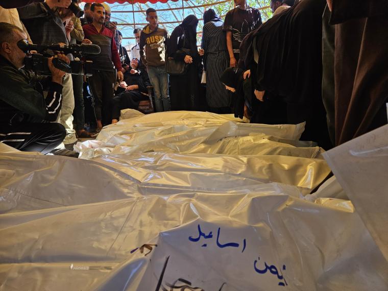 تشييع شهداء مجزرة عائلة القدرة بخانيونس (3).jpeg