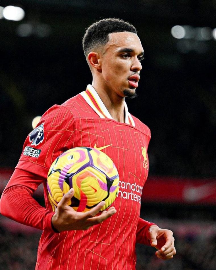 أرنولد لاعب ليفربول.jpeg