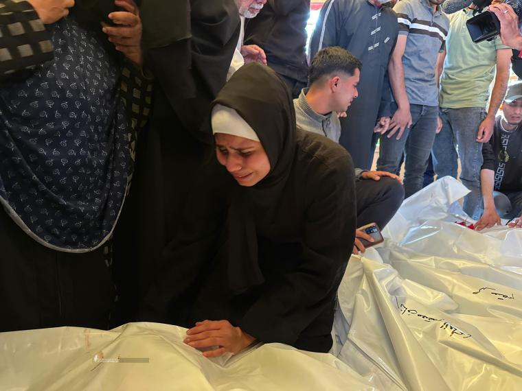 تشييع ١٠ شهداء في مدينة خان يونس ارتقوا في قصف الليلة (12).jpeg
