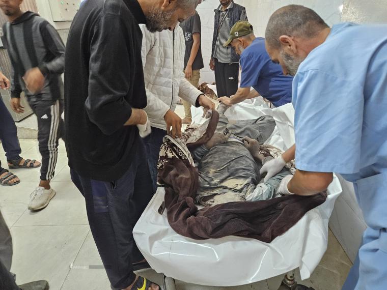 تشييع شهداء وصلوا مجمع ناصر الطبي (2).jpeg