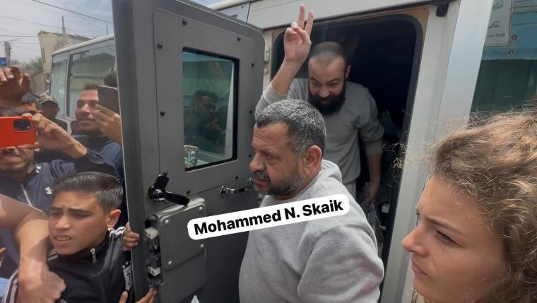 وصول اسرى لمستشفى شهداء الأقصى