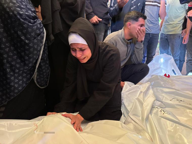 تشييع ١٠ شهداء في مدينة خان يونس ارتقوا في قصف الليلة (9).jpeg