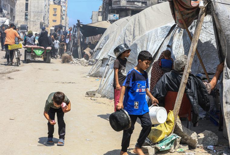 صور من الحياة اليومية فى مدينة غزة فى ظل استمرار الحرب على القطاع (8).JPG