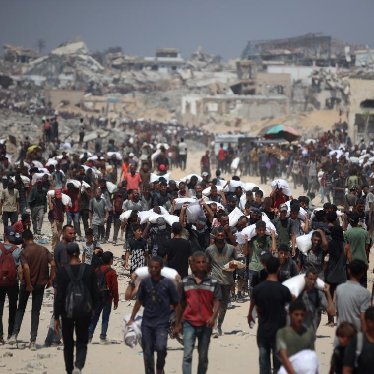 الحشود تستولي على المساعدات في غزة