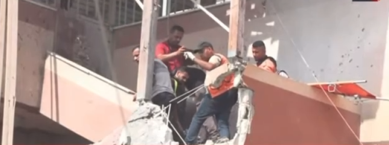 لحظة استهداف الدفاع المدني.PNG