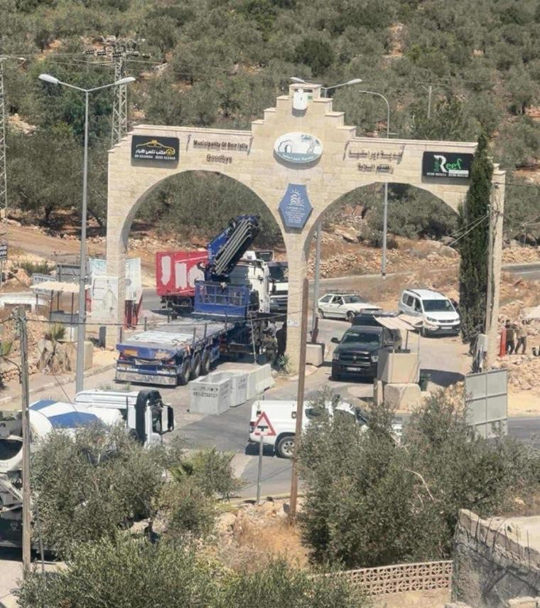 الاحتلال يضع مكعبات اسمنتية في سلفيت
