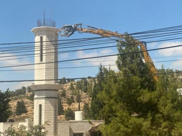 هدم مئذنة