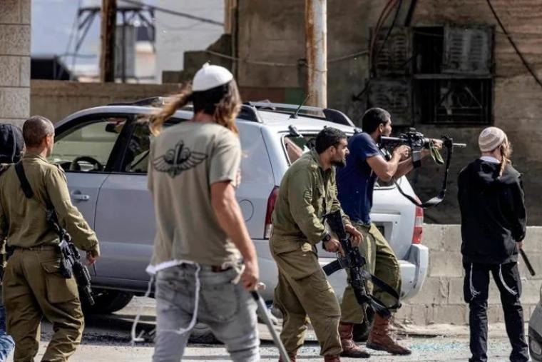 مستوطنون يقتحمون مدرسة في طوباس