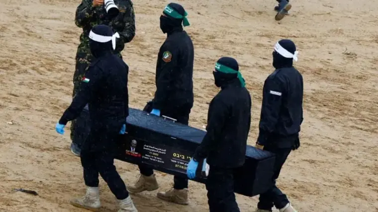 المقاومة بغزة تسلم جثة أسير إسرائيلي