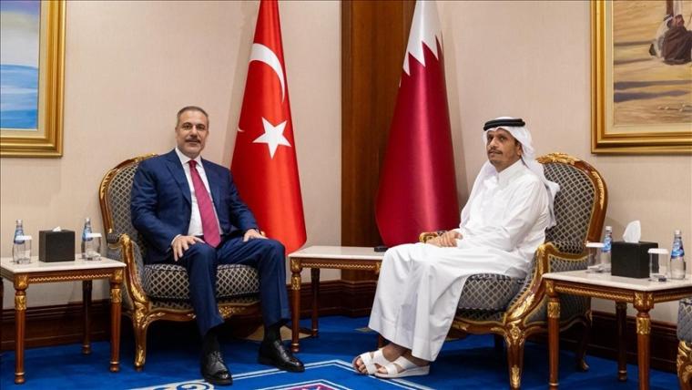وزير الخارجية القطري يلتقي بنظيره التركي