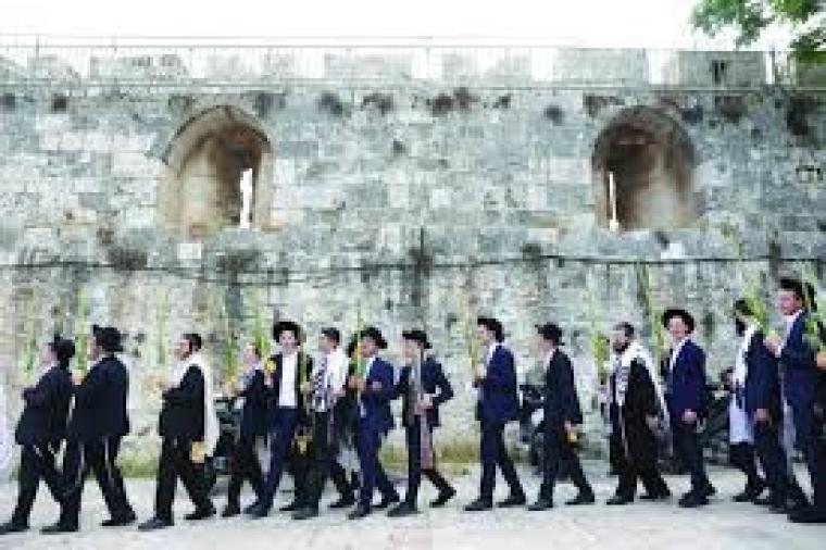 مستوطنون يقتحمون باحات القدس الشريف