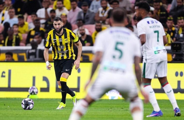 كريم بنزيما نجم الاتحاد السعودي