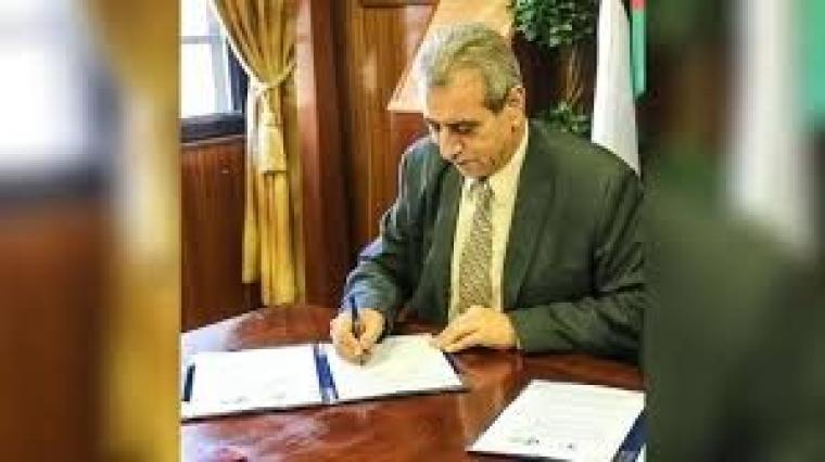 الدكتور علي شعث: السيرة الذاتية ومسيرته المهنية لإدارة غزة