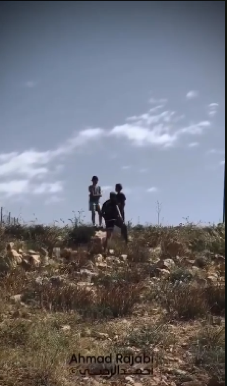 اطفال قرية أم الخير.PNG