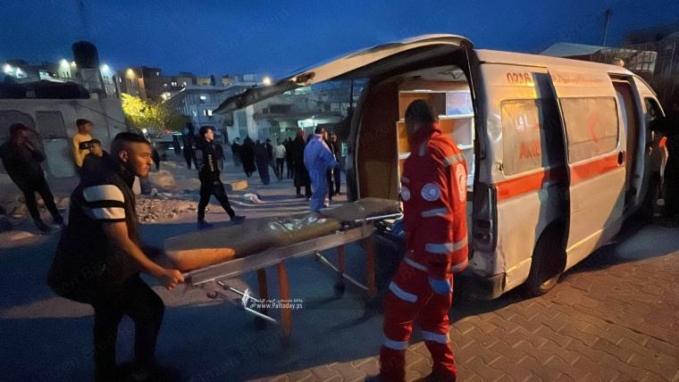 وصول خمس شهداء وعدد من الجرحى جراء قصف إسرائيلي استهدف سيارة شرطة بمواصي خان يونس جنوبي قطاع غزة (9).jpeg