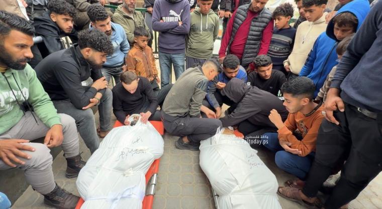 وداع شهداء مخيم الشاطئ بعد قصف إسرائيلي  (3).jpeg