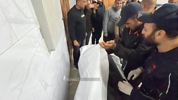 وصول خمس شهداء وعدد من الجرحى جراء قصف إسرائيلي استهدف سيارة شرطة بمواصي خان يونس جنوبي قطاع غزة (2).jpeg