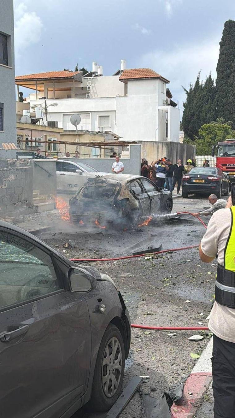 اضرار جراء سقوط صواريخ من لبنان في مستوطنة نهاريا