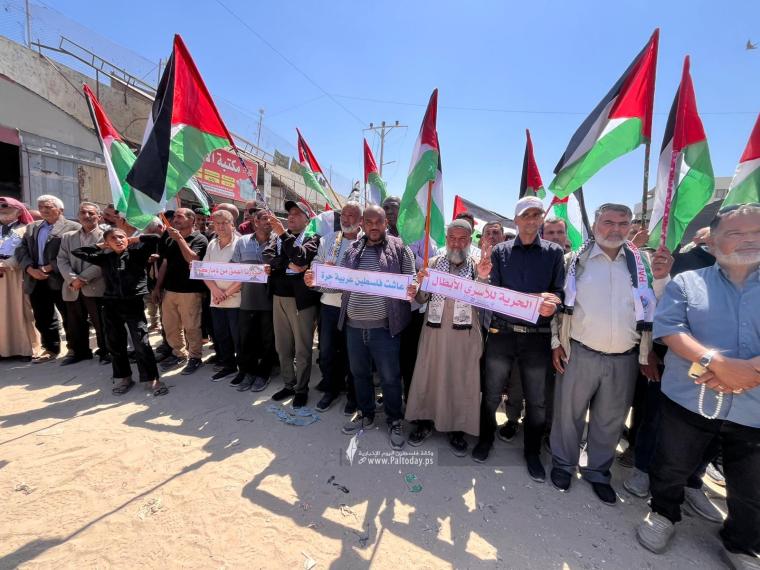 صور  القوى الوطنية والإسلامية في محافظة خان يونس، تنظمة وقفة جماهيرية في الذكرى 78 للنكبة أمام مجمع ناصر الطبي بخانيونس (1).jpeg